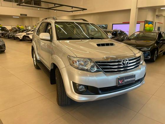 TOYOTA HILUX SW4 3.0 SRV 4X4 16V TURBO INTERCOOLER DIESEL 4P AUTOMÁTICO TOYOTA HILUX SW4 3.0 SRV 4X4 16V TURBO INTERCOOLER DIESEL 4P AUTOMÁTICO